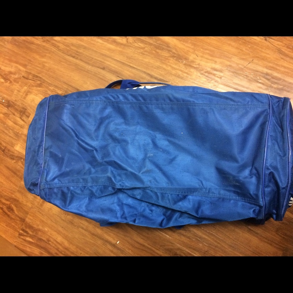 5 for $25 Adidas Large Blue Duffle Bag - Picture 5 of 6